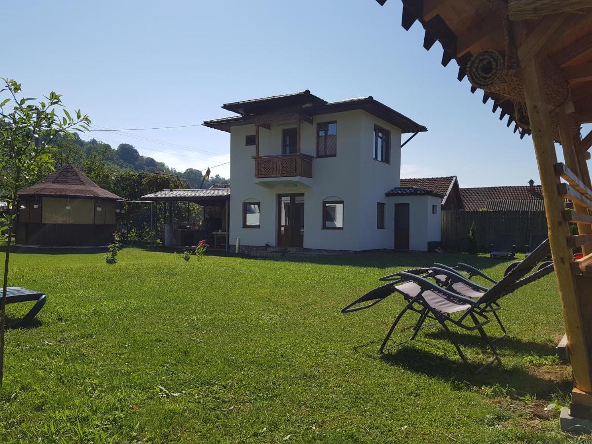 Vila La Bunicu Polovragi Exteriér fotografie