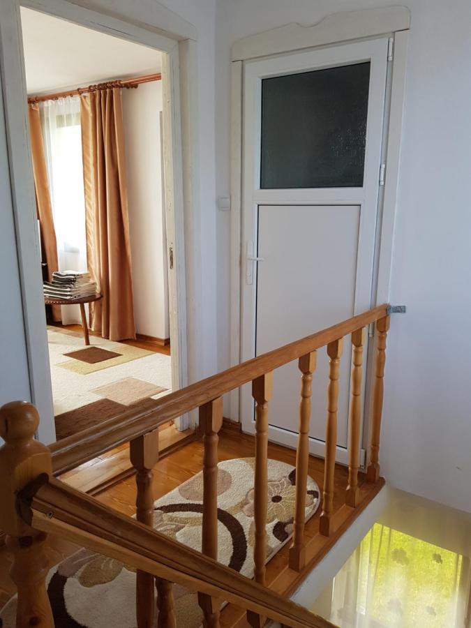 Vila La Bunicu Polovragi Exteriér fotografie